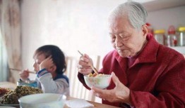 平安大爷爆料姥姥视频,姥姥视频背后的温馨故事